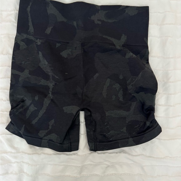 Gymshark black Camo Shorts - Picture 3 of 3